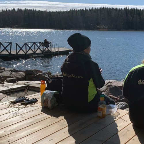 HYVÄSSÄ TIIMISSÄ ON KIVA TEHDÄ TÖITÄ!